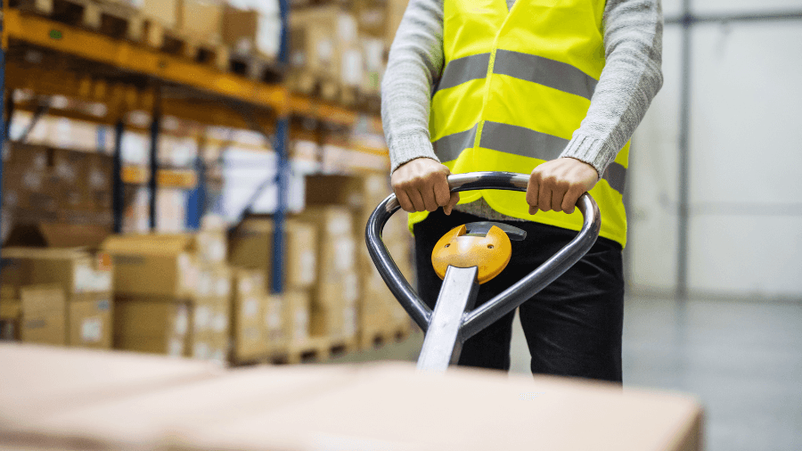 Choosing the right warehouse storage: Short-term versus long-term solution